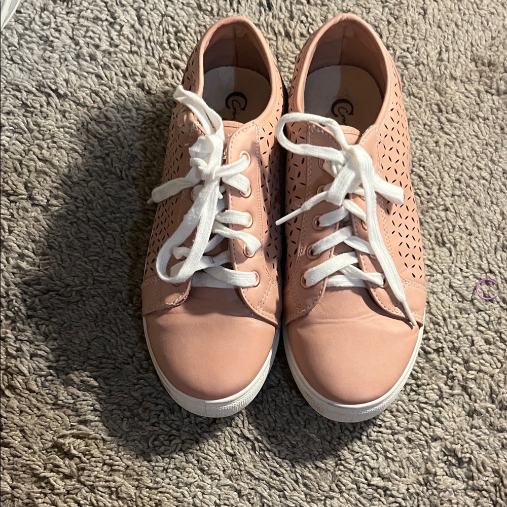 Finn Comfort Women's Light Pink Lace-Up Sneakers
